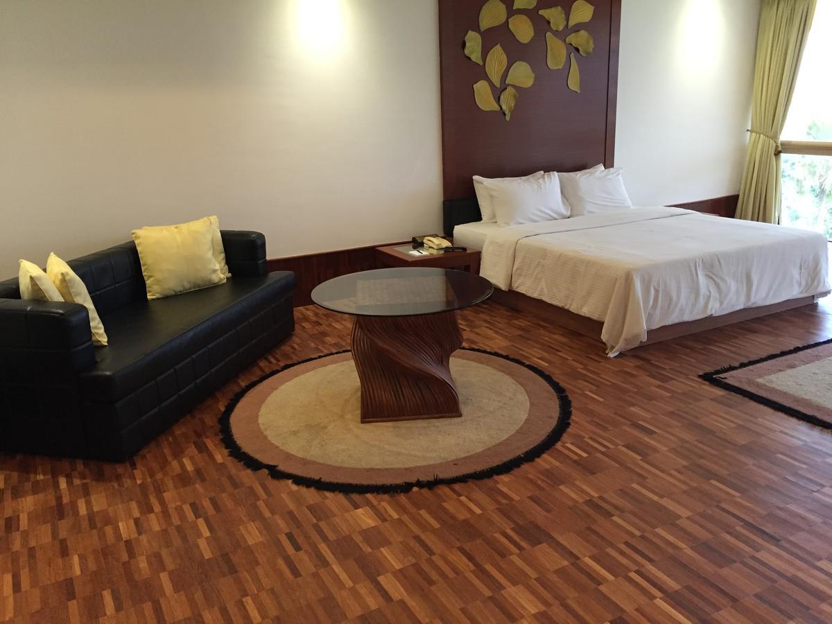 Austin Heights Golf & Hotel Resort Johor Bahru Exterior foto