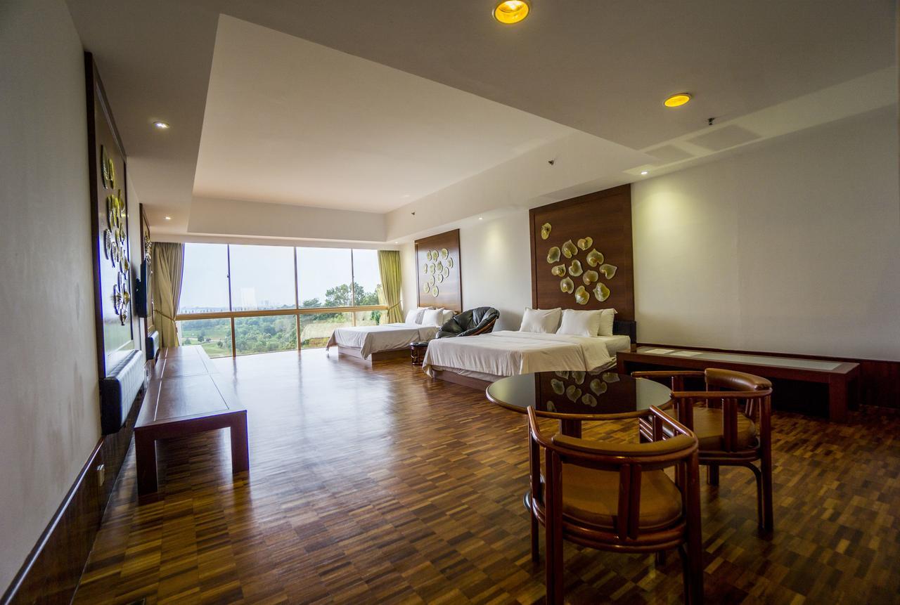 Austin Heights Golf & Hotel Resort Johor Bahru Exterior foto